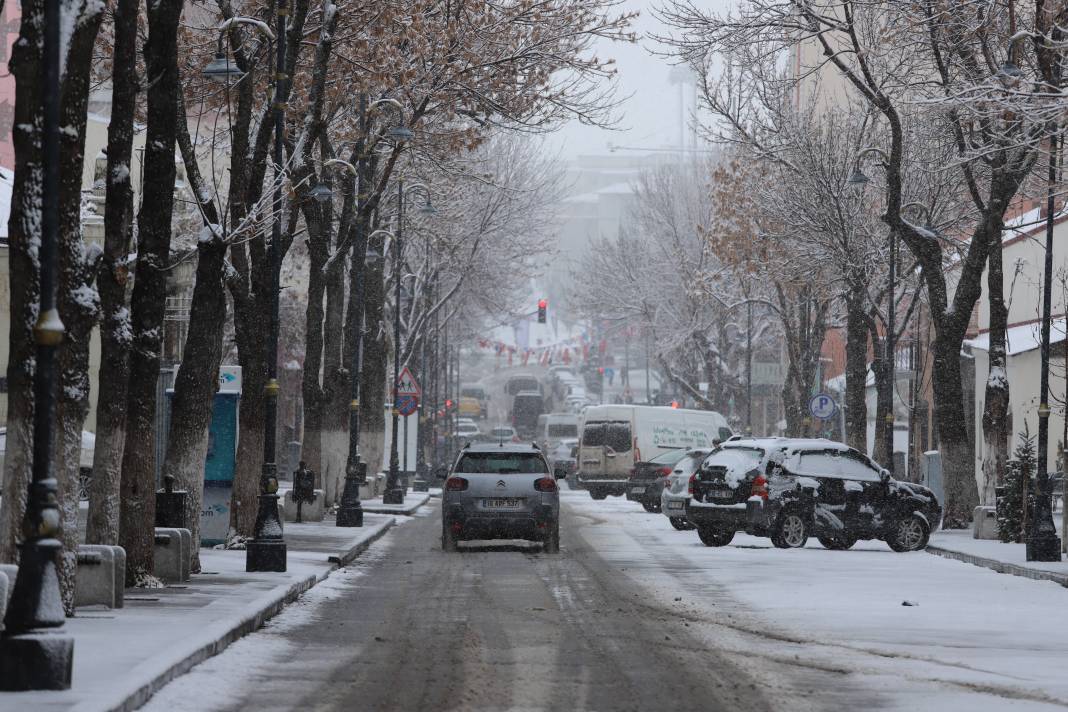 Kar ve Tipi: Erzurum ve Kars'ta 341 Yerleşim Yerine Ulaşım Sağlanamıyor! 20